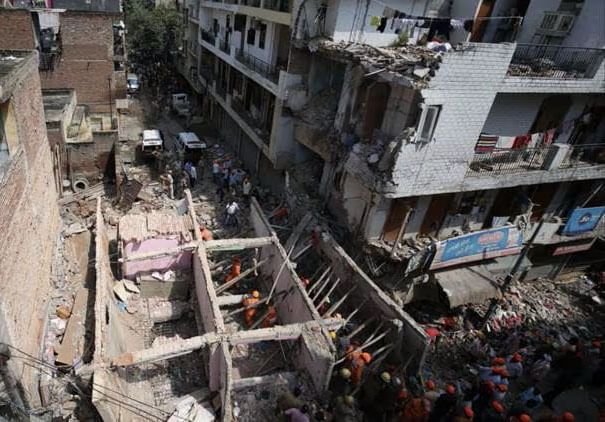مصرع 11 شخصاً بينهم أطفال إثر انهيار مبنى سكني في ضواحي نيودلهي