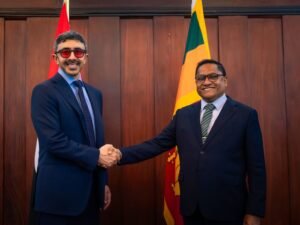 عبدالله بن زايد يلتقي وزير خارجية سريلانكا في كولومبو