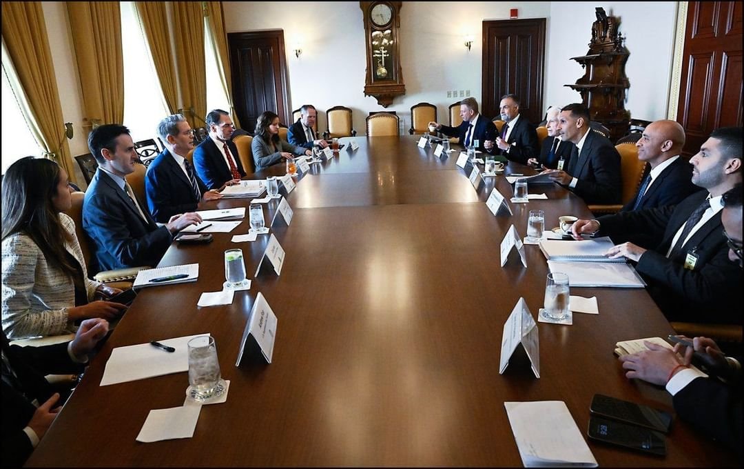 خلدون المبارك يناقش مع كبار المسؤولين بواشنطن خطط الإمارات الاستثمارية في أمريكا 1 خلدون المبارك يناقش مع كبار المسؤولين بواشنطن خطط الإمارات الاستثمارية في أمريكا