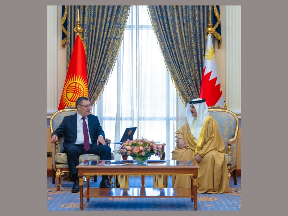 العاهل البحريني ورئيس قيرغيزستان يبحثان المستجدات الاقليمية والدولية