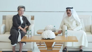 حاكم أم القيوين يتقبل تعازي القنصل الصيني في وفاة الشيخة حصة بنت حميد الشامسي