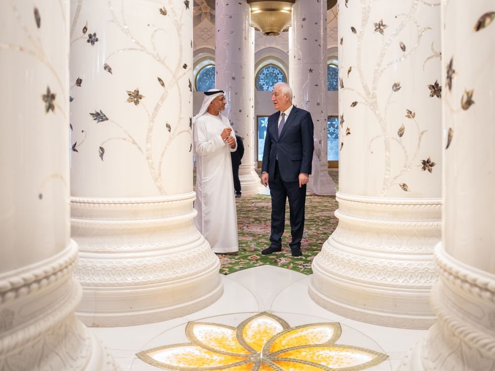 رئيس أرمينيا يزور جامع الشيخ زايد الكبير في أبوظبي