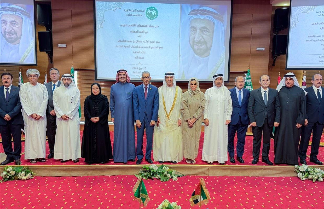 "الألكسو" تمنح حاكم الشارقة وسام الاستحقاق الثقافي العربي في نسخته الأولى 1 "الألكسو" تمنح حاكم الشارقة وسام الاستحقاق الثقافي العربي في نسخته الأولى