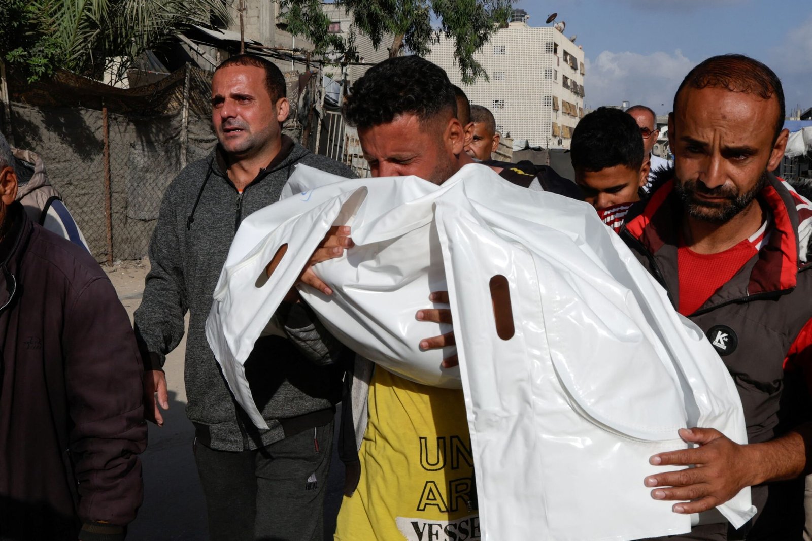 77 شهيدا في غزة خلال 24 ساعة