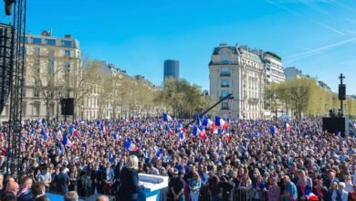 باريس تشهد تظاهرات حاشدة لليمين المتطرف واليسار