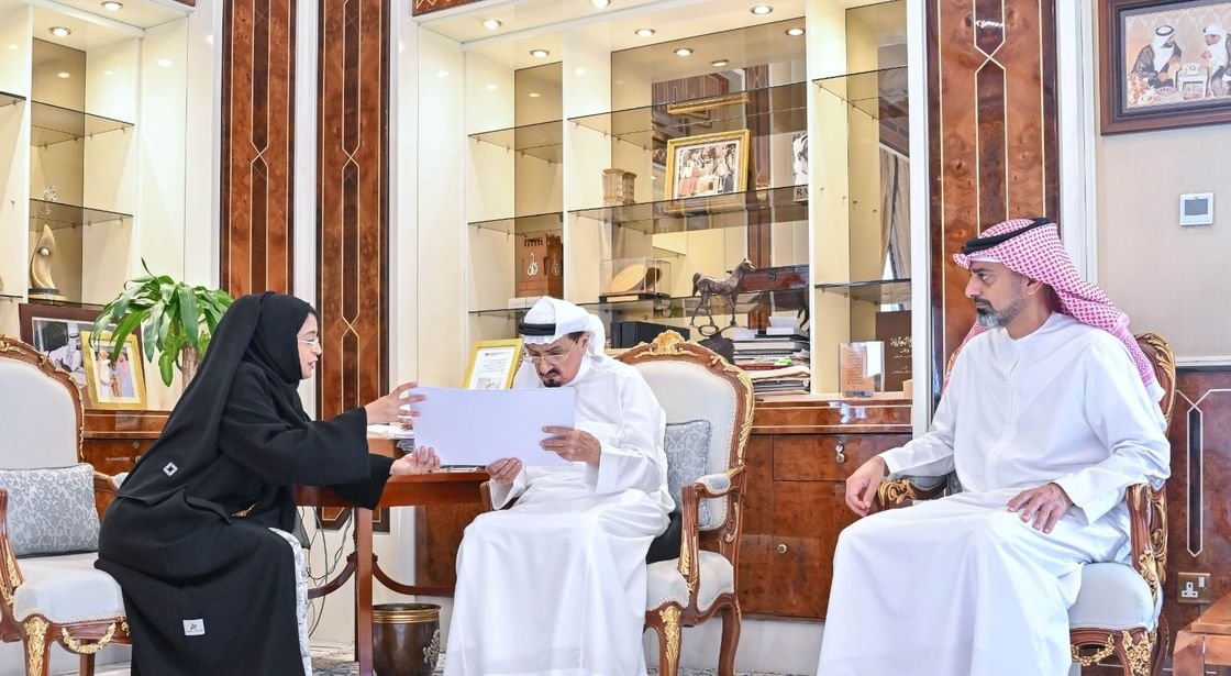 حميد بن راشد يطّلع على تقرير الأوقاف في عجمان 1 حميد بن راشد يطّلع على تقرير الأوقاف في عجمان
