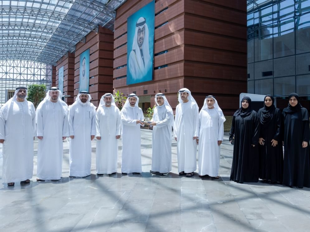 أبوظبي والشارقة تبحثان تطوير العمل القضائي عبر التقنيات الحديثة