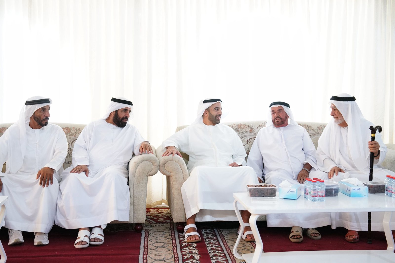 ولي عهد رأس الخيمة يقدم واجب العزاء بوفاة محمد المسافري