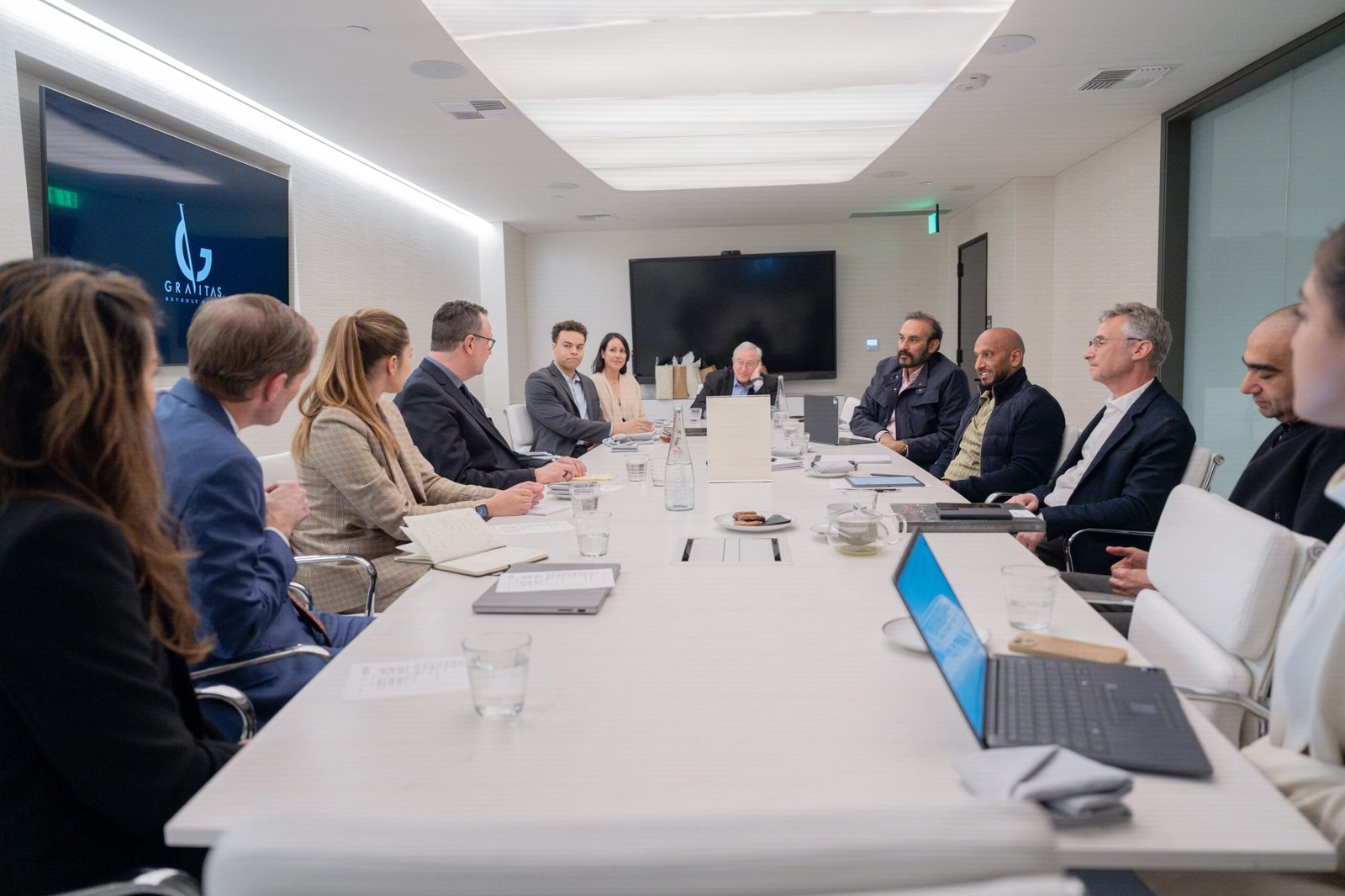 عبدالله آل حامد يبحث مع قادة الإعلام والترفيه والسينما في لوس أنجلوس سبل تعزيز التعاون والاستثمار في الإمارات 1 عبدالله آل حامد يبحث مع قادة الإعلام والترفيه والسينما في لوس أنجلوس سبل تعزيز التعاون والاستثمار في الإمارات