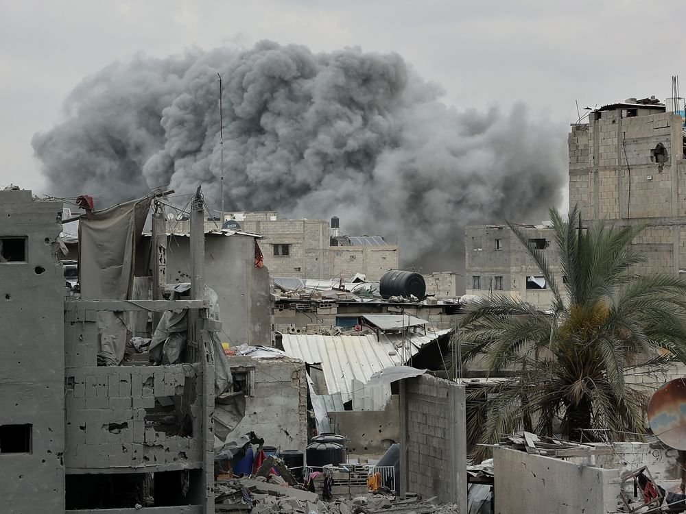 عشرات الشهداء والجرحى في قصف إسرائيلي لمنازل الفلسطينيين بغزة 1 عشرات الشهداء والجرحى في قصف إسرائيلي لمنازل الفلسطينيين بغزة