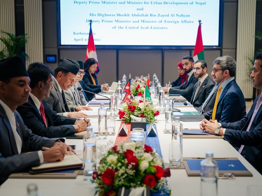 عبدالله بن زايد يلتقي نائب رئيس الوزراء وزير التنمية الحضرية في نيبال 1 عبدالله بن زايد يلتقي نائب رئيس الوزراء وزير التنمية الحضرية في نيبال