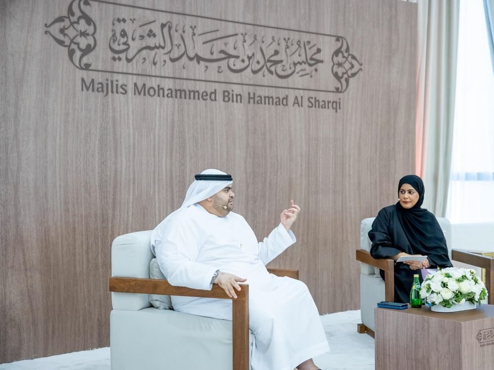 "مجلس محمد بن حمد الشرقي" يناقش مفاهيم الذكاء الاصطناعي وتأثيراته المجتمعية