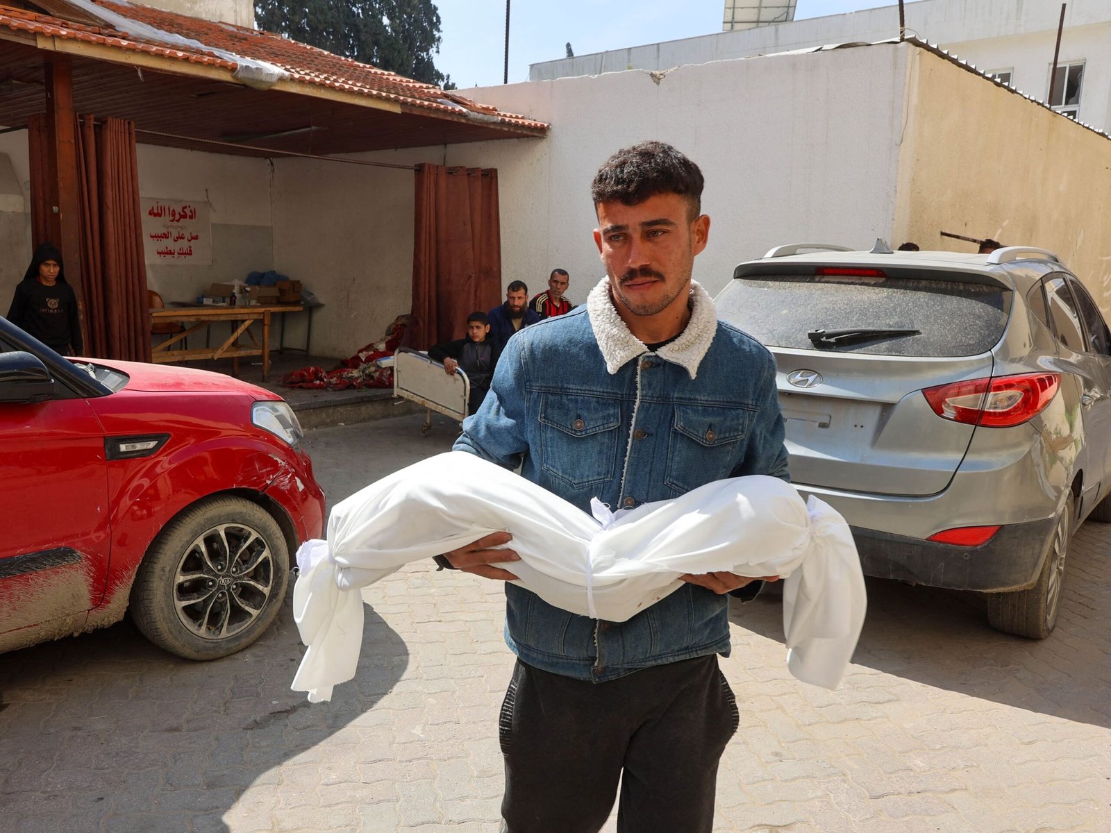 عشرات الشهداء والجرحى في قصف إسرائيلي لقطاع غزة