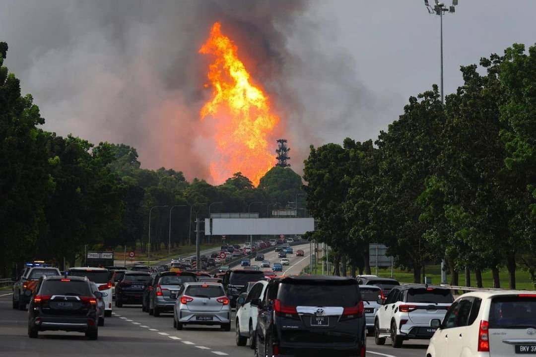 انفجار أنبوب غاز يسبب حريقا في ماليزيا