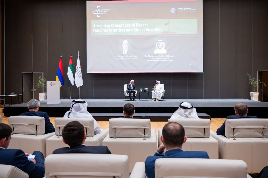 رئيس أرمينيا يلقي محاضرة في "أكاديمية أنور قرقاش" حول تعزيز السلام 1 رئيس أرمينيا يلقي محاضرة في "أكاديمية أنور قرقاش" حول تعزيز السلام