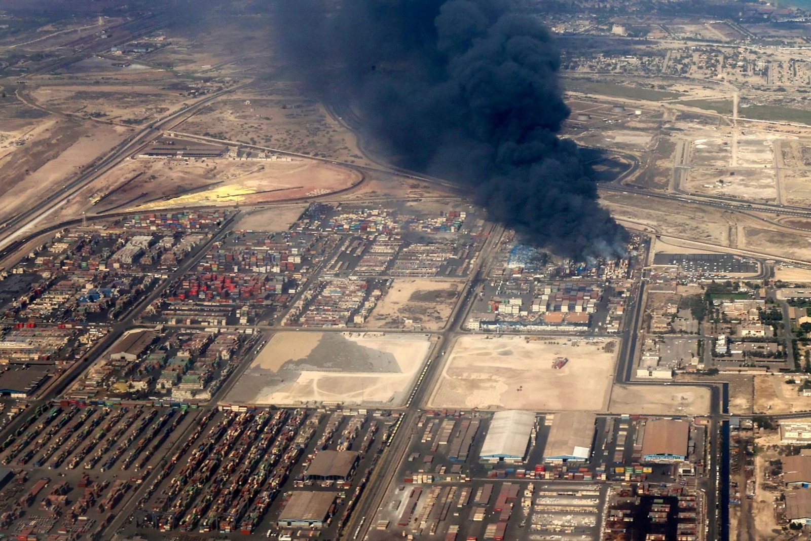 ارتفاع ضحايا انفجار ميناء بندر عباس إلى 40 قتيلا وأكثر من ألف جريح 1 ارتفاع ضحايا انفجار ميناء بندر عباس إلى 40 قتيلا وأكثر من ألف جريح