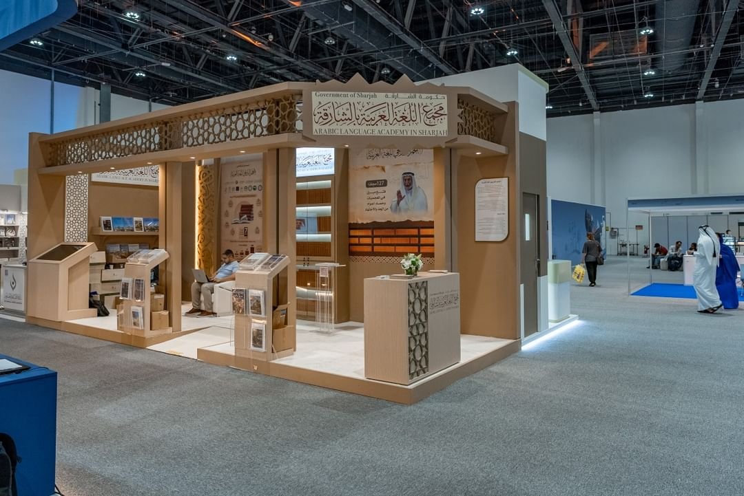 مجمع اللّغة العربيّة بالشّارقة يستعرض في "أبوظبي للكتاب"مبادراته ومعجمه الرائد