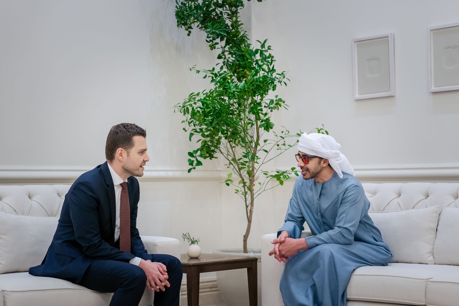 عبدالله بن زايد يستقبل وزير خارجية مقدونيا الشمالية .. ويوقعان مذكرتي تفاهم بين البلدين