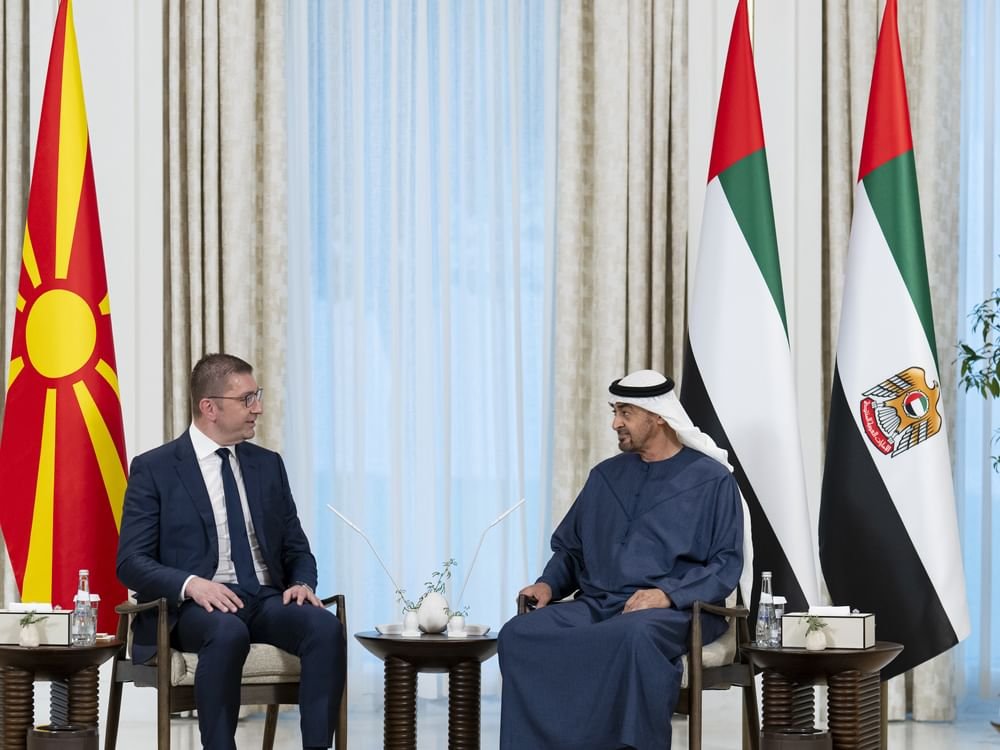 رئيس الدولة ورئيس وزراء مقدونيا الشمالية يبحثان علاقات التعاون بين البلدين ويشهدان إعلان مذكرتي تفاهم