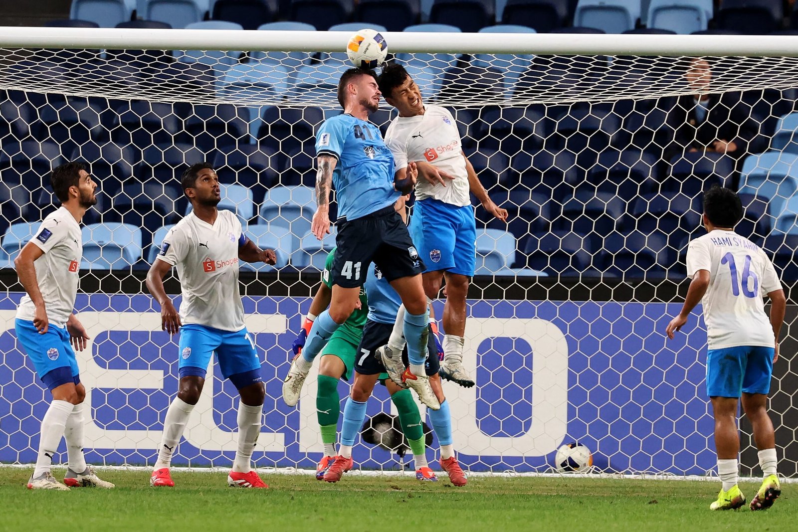 ليون سيتي السنغافوري يتأهل للقاء الشارقة في نهائي دوري أبطال آسيا 2