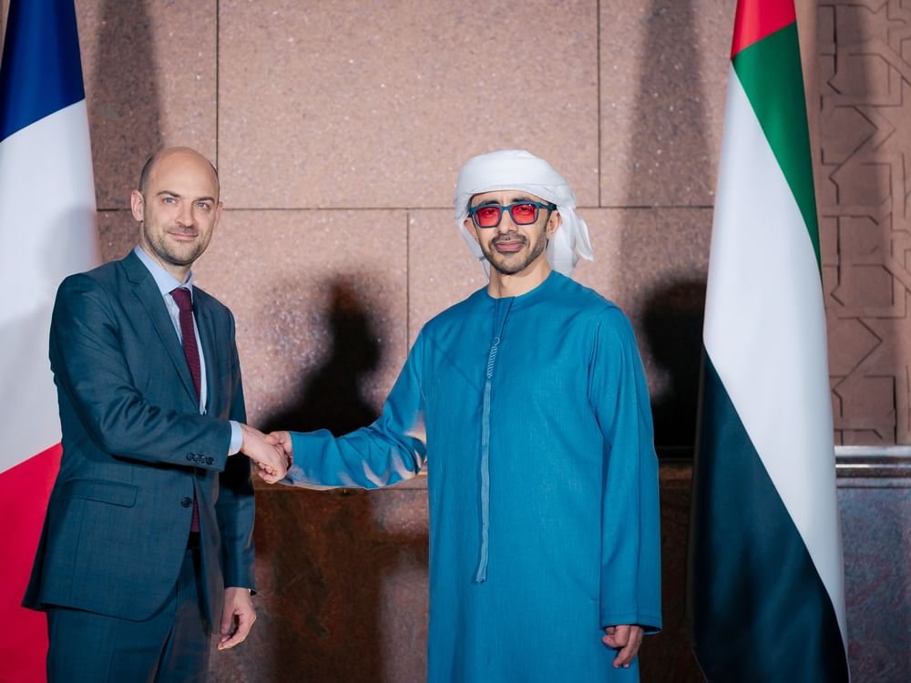 عبدالله بن زايد يستقبل وزير الخارجية الفرنسي ويبحثان العلاقات الاستراتيجية بين البلدين