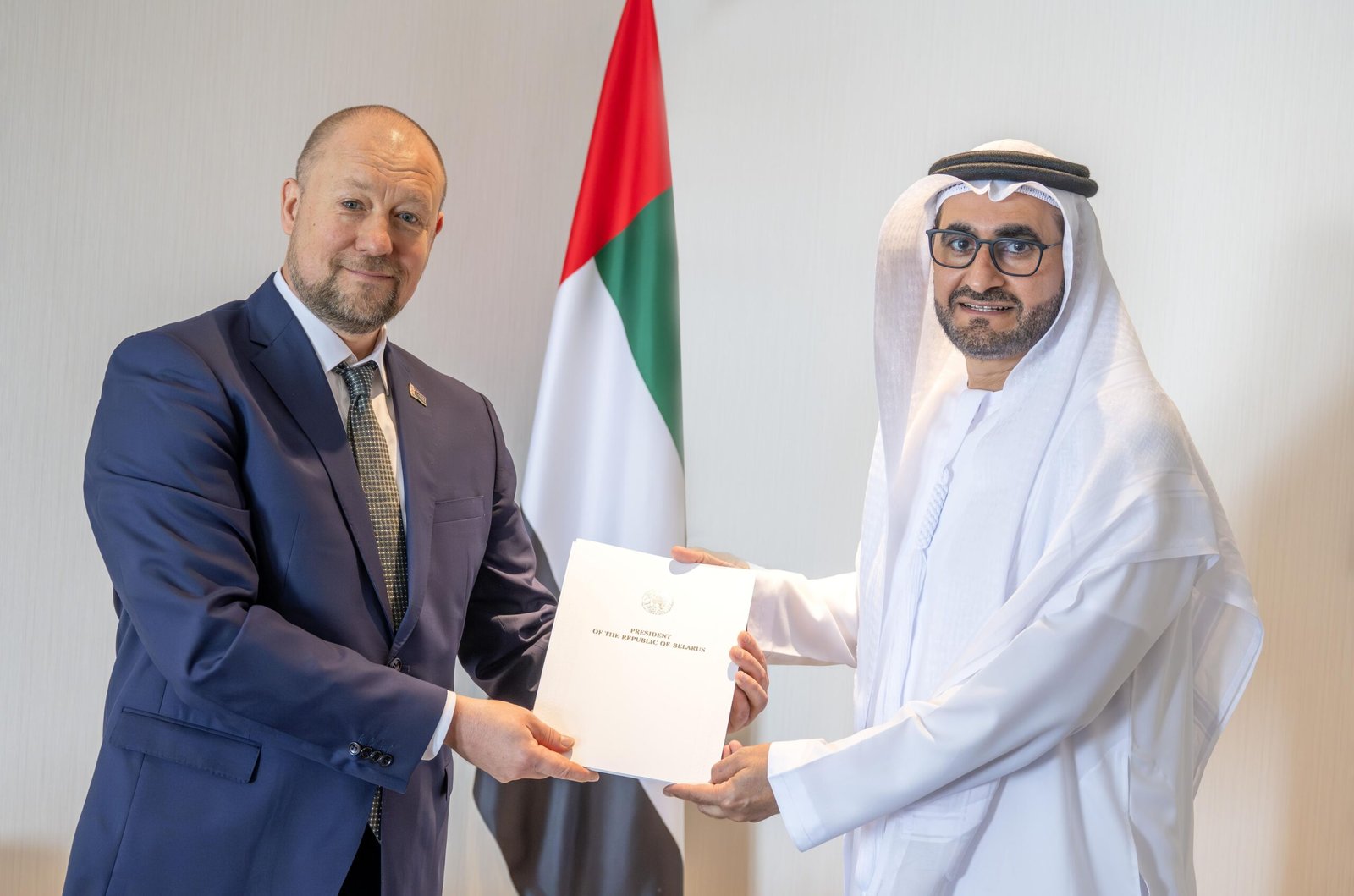 وزارة الخارجية تتسلم نسخة من أوراق اعتماد سفير جمهورية بيلاروس لدى الدولة 1 وزارة الخارجية تتسلم نسخة من أوراق اعتماد سفير جمهورية بيلاروس لدى الدولة