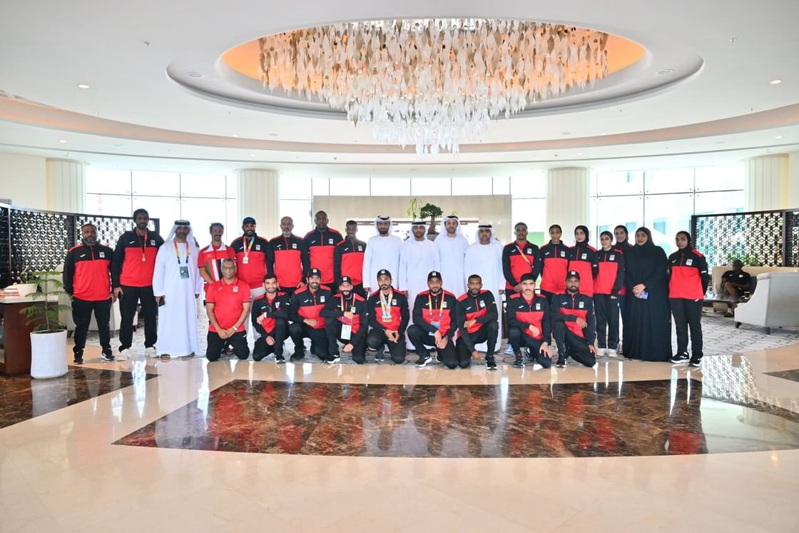 وفد الإمارات يزور مقر إقامة الرياضيين المشاركين في "الألعاب الخليجية"