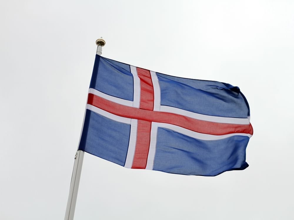 آيسلندا تخلي بلدة ومنتجعا بسبب ثوران بركاني وشيك