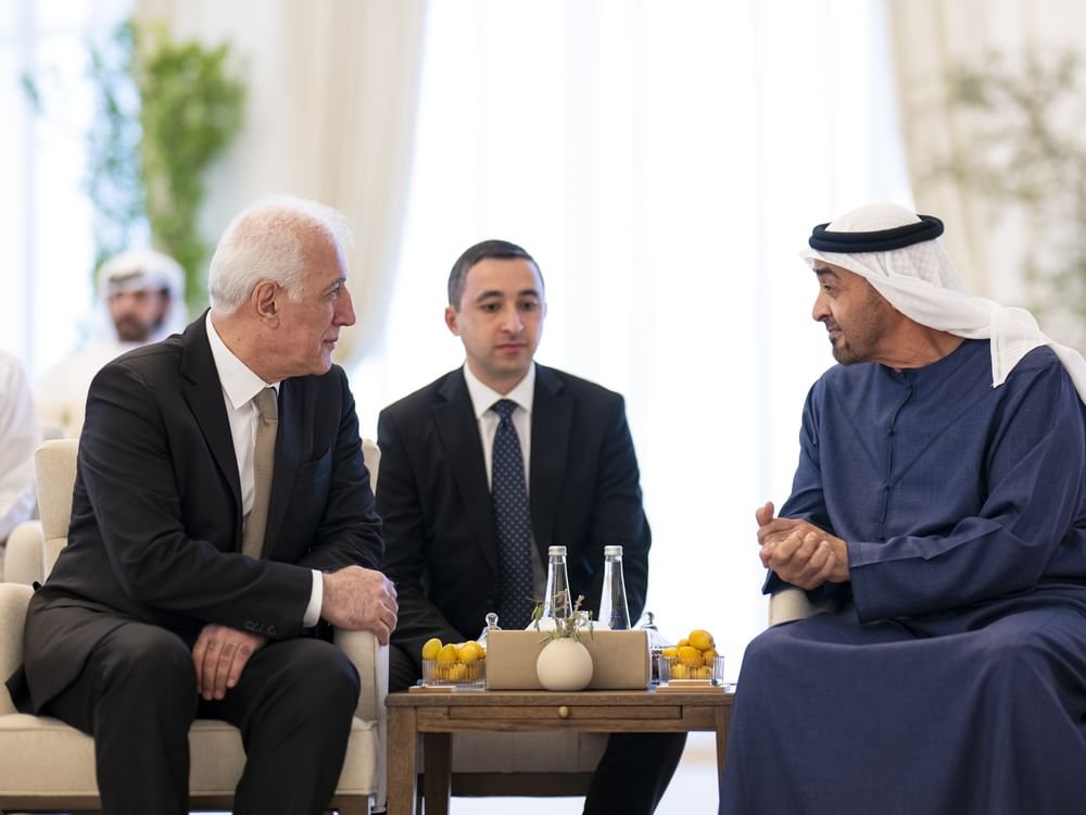 رئيس الدولة ورئيس أرمينيا يبحثان تعزيز علاقات التعاون بين البلدين