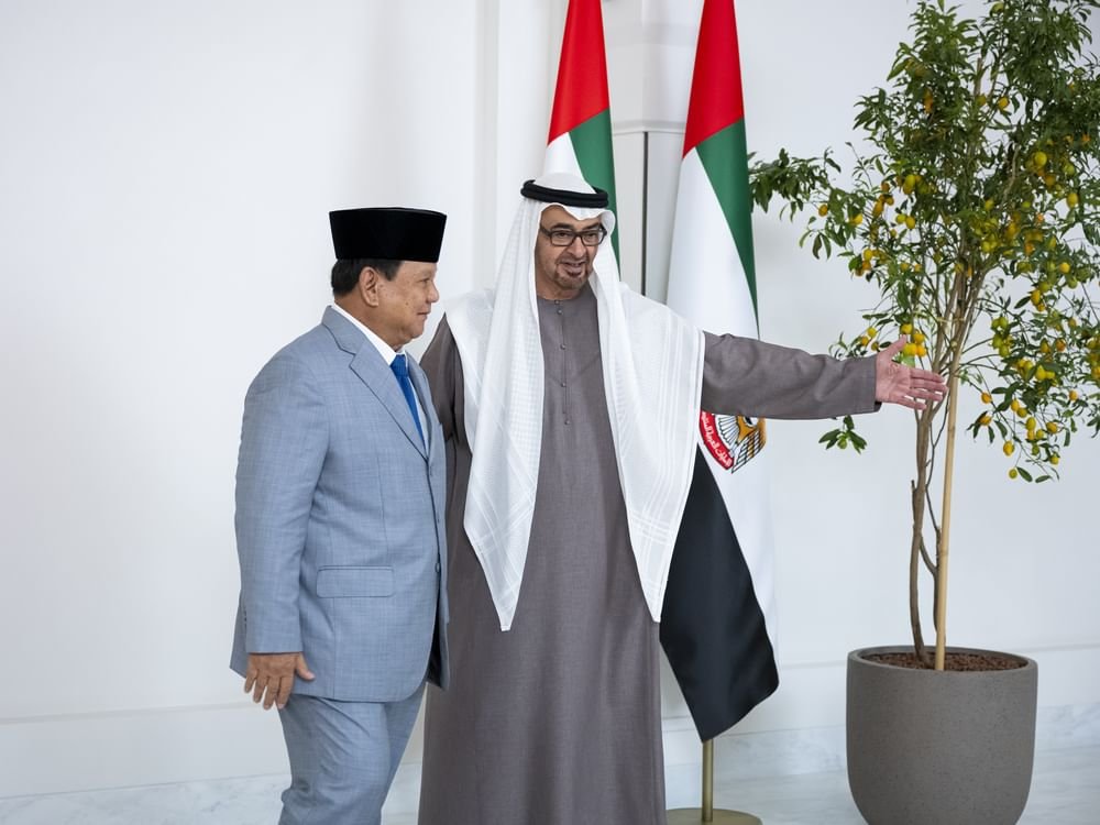 رئيس الدولة والرئيس الإندونيسي يبحثان تعزيز علاقات البلدين في إطار شراكتهما الاقتصادية الشاملة