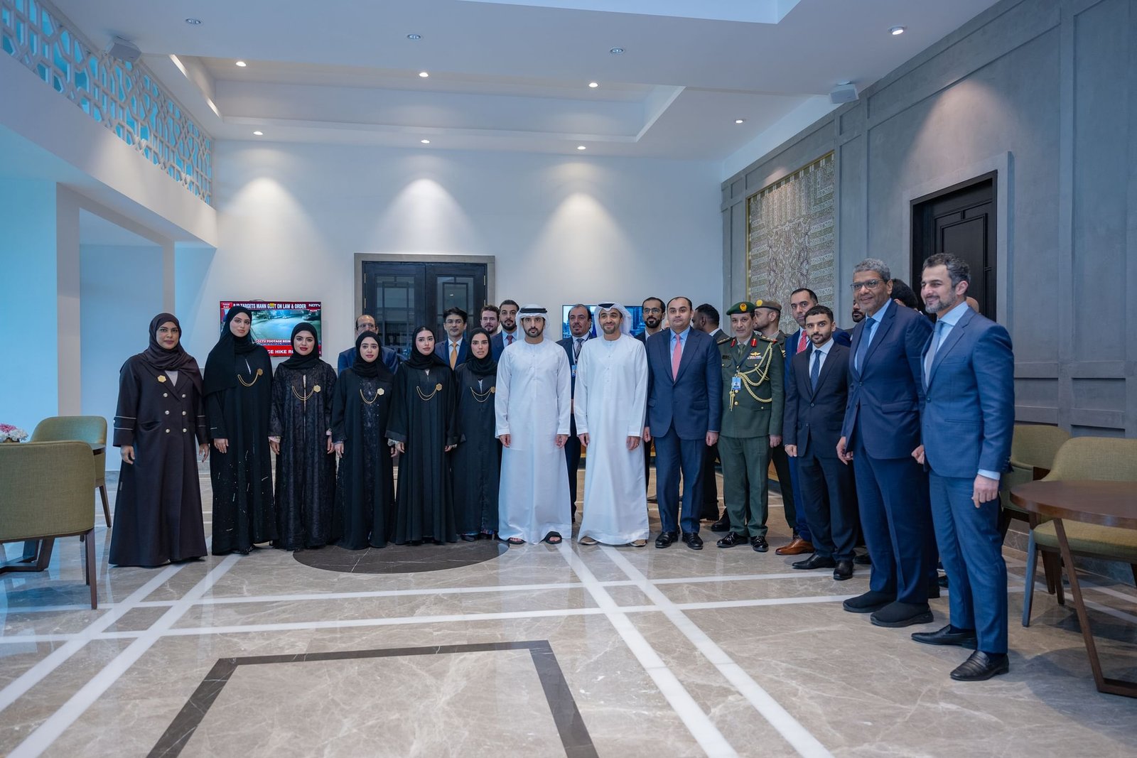 حمدان بن محمد يلتقي البعثة الدبلوماسية في الهند ويشيد بجهود الخارجية الإماراتية بقيادة عبدالله بن زايد