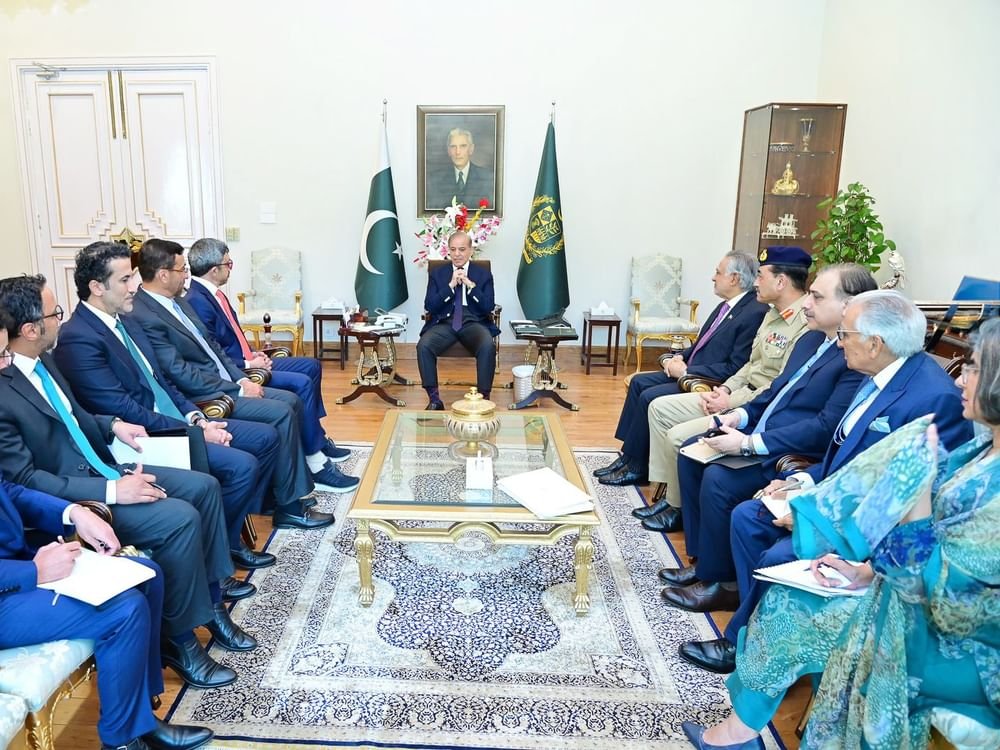 عبدالله بن زايد يلتقي رئيس وزراء باكستان في إسلام آباد 1 عبدالله بن زايد يلتقي رئيس وزراء باكستان في إسلام آباد