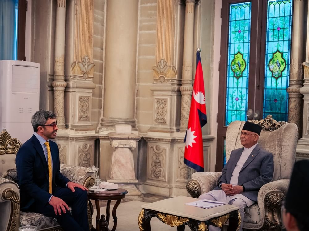 عبدالله بن زايد يلتقي رئيس وزراء نيبال في كاتماندو