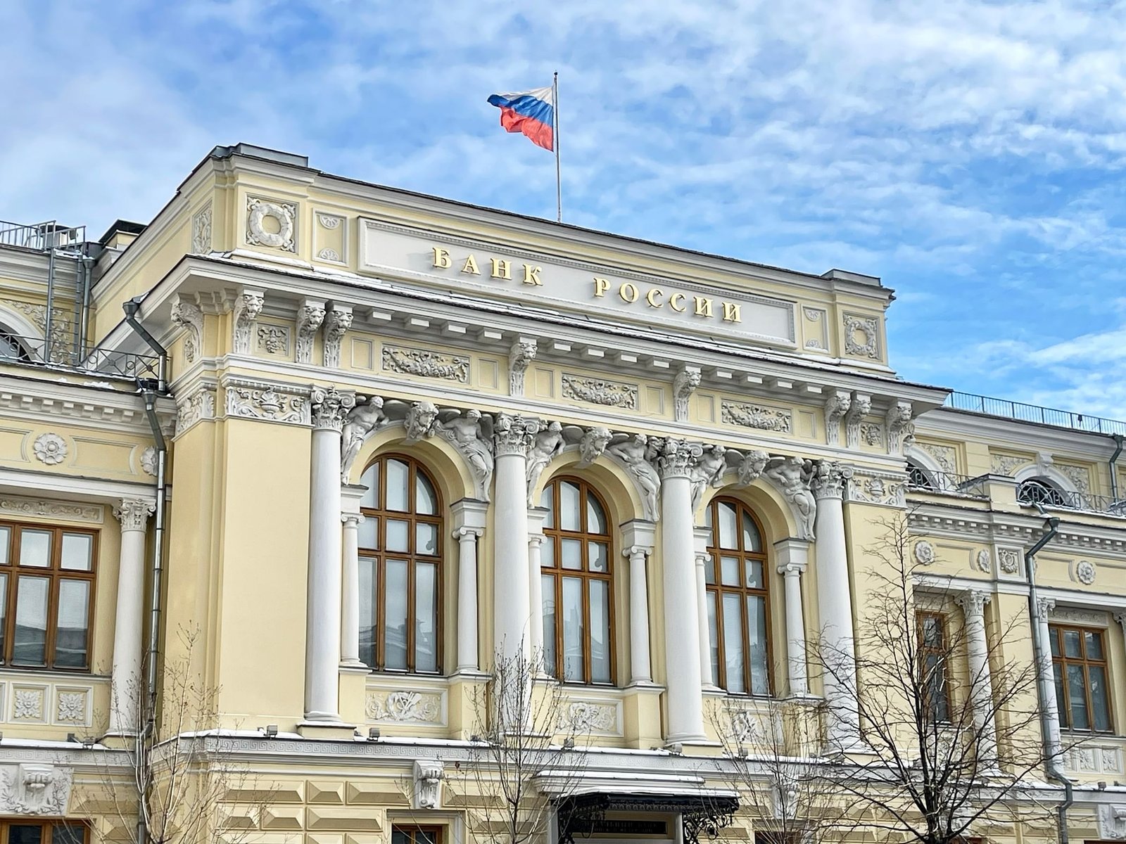 "المركزي الروسي" يخفض سعر صرف الروبل أمام العملات الرئيسة 1 "المركزي الروسي" يخفض سعر صرف الروبل أمام العملات الرئيسة