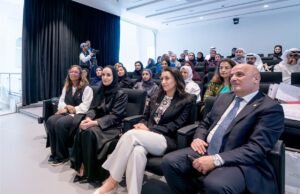 المكتب الإعلامي لحكومة الشارقة يخرج دفعة جديدة من "برنامج الدبلوم المهني في الاتصال الحكومي"