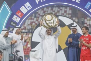 محمد بن راشد بن محمد يشهد تتويج "شباب الأهلي" بلقب دوري أدنوك للمحترفين