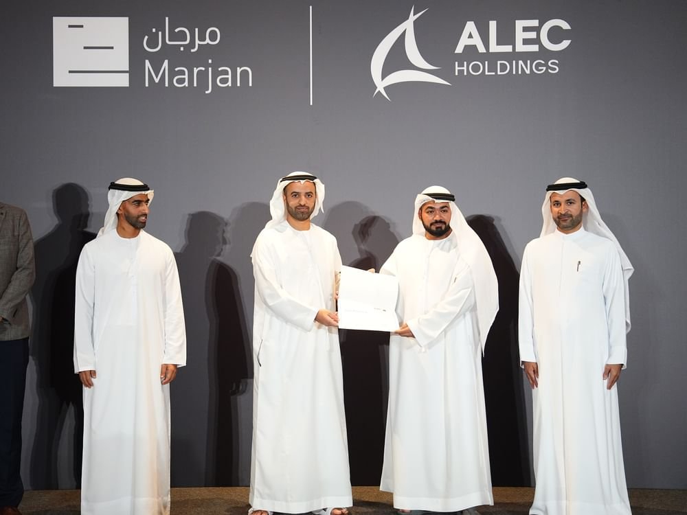 ولي عهد رأس الخيمة يشهد احتفال "مرجان" و"أليك" بتخريج وتوظيف 100 إماراتي ضمن برنامج "ارتقاء" 1 ولي عهد رأس الخيمة يشهد احتفال "مرجان" و"أليك" بتخريج وتوظيف 100 إماراتي ضمن برنامج "ارتقاء"