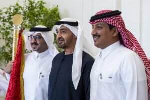 رئيس الدولة يستقبل الفائزين في مسابقات "أمير الشعراء" و"شاعر المليون" و"المنكوس" ولجان تحكيمها