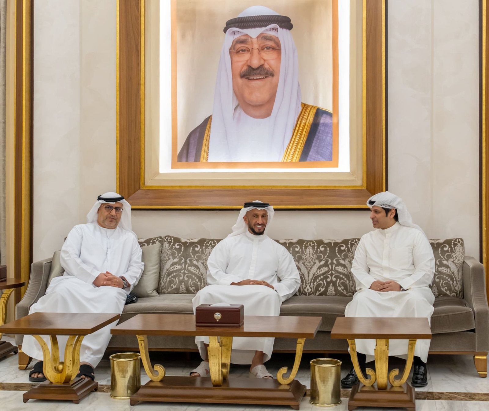 وزير الإعلام الكويتي يستقبل عبد الله آل حامد ويشيد بإمكانات الإمارات الإعلامية