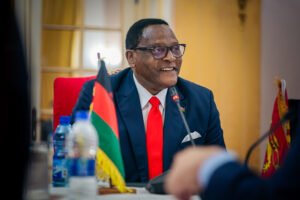 عبدالله بن زايد ورئيس مالاوي يشهدان توقيع 5 مذكرات تفاهم لتعزيز التعاون