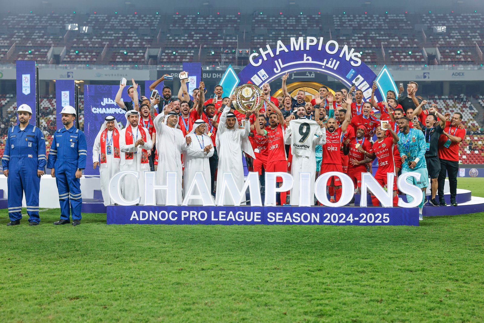 محمد بن راشد بن محمد يشهد تتويج "شباب الأهلي" بلقب دوري أدنوك للمحترفين