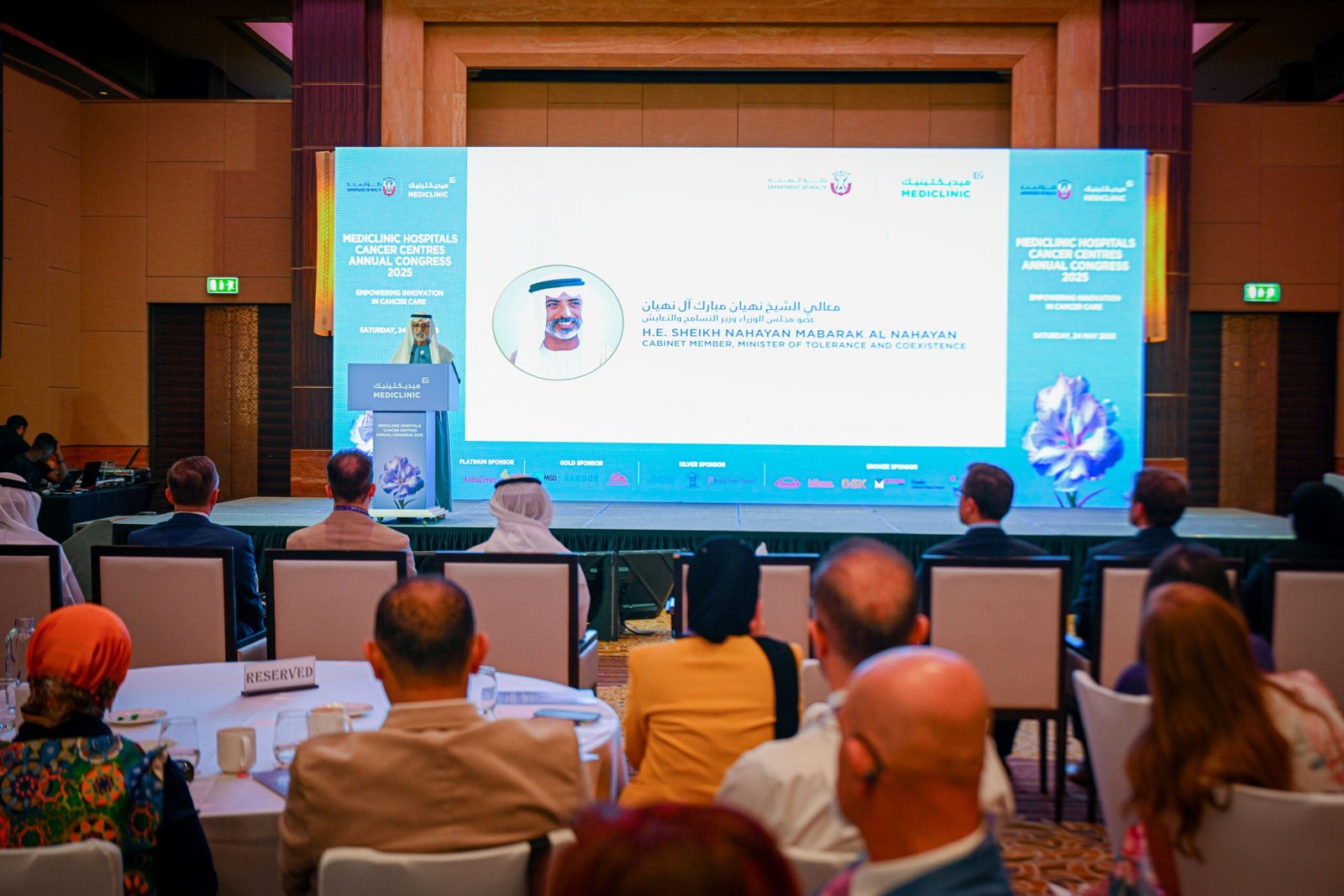 نهيان بن مبارك يفتتح المؤتمر السنوي لمستشفيات ومراكز السرطان في ميديكلينيك بأبوظبي