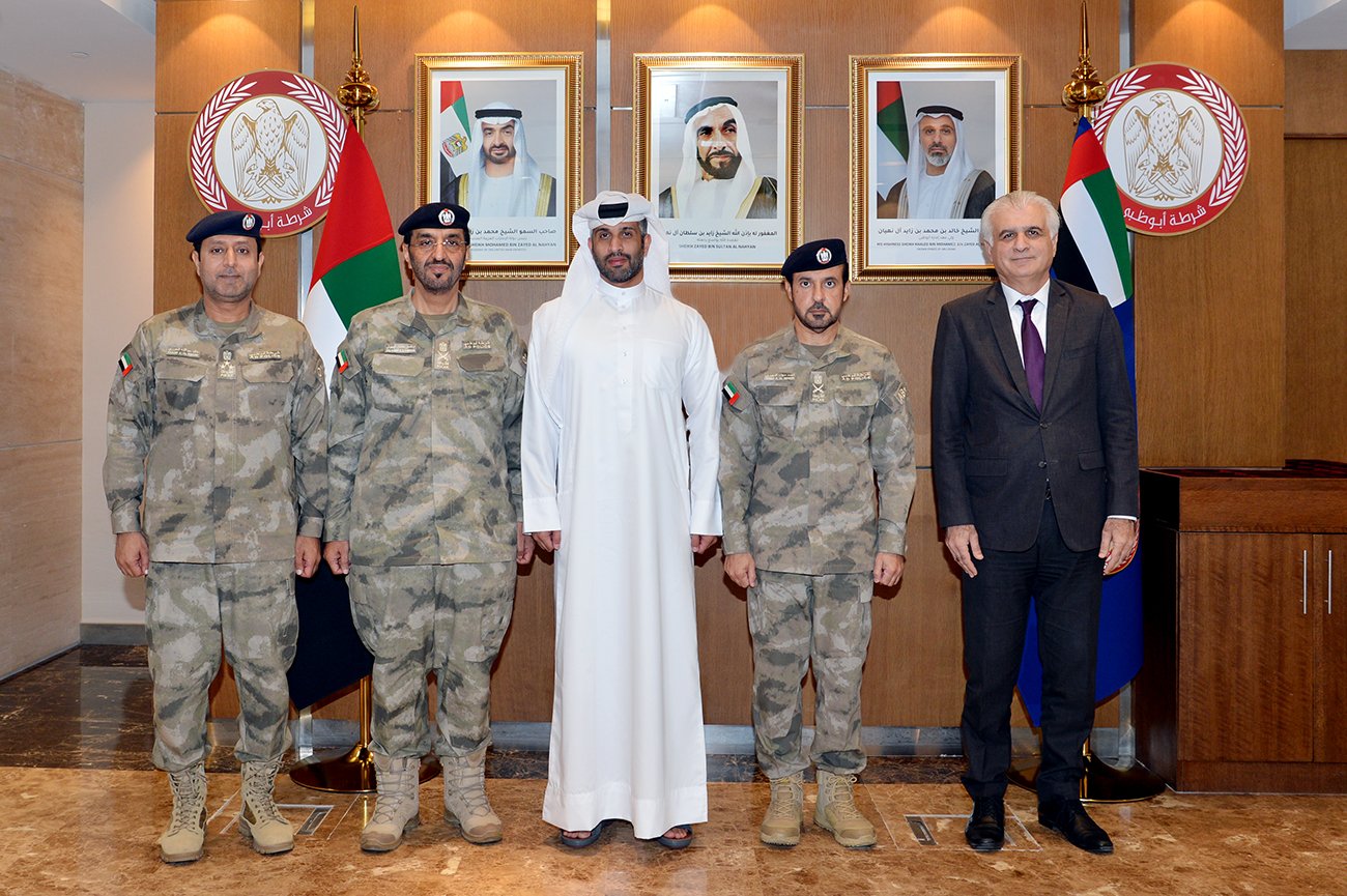 قائد عام شرطة أبوظبي يلتقي الرئيس التنفيذي لمركز ناصر العلمي والتقني