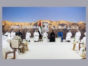 حمدان بن زايد يزور منشآت "أدنوك" الإستراتيجية في جبل الظنة