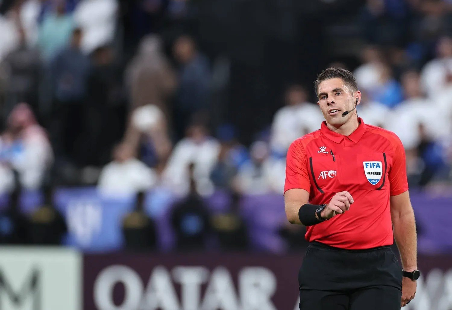 طاقم تحكيم أسترالي يُدير مباراة الأبيض مع أوزبكستان 1 طاقم تحكيم أسترالي يُدير مباراة الأبيض مع أوزبكستان