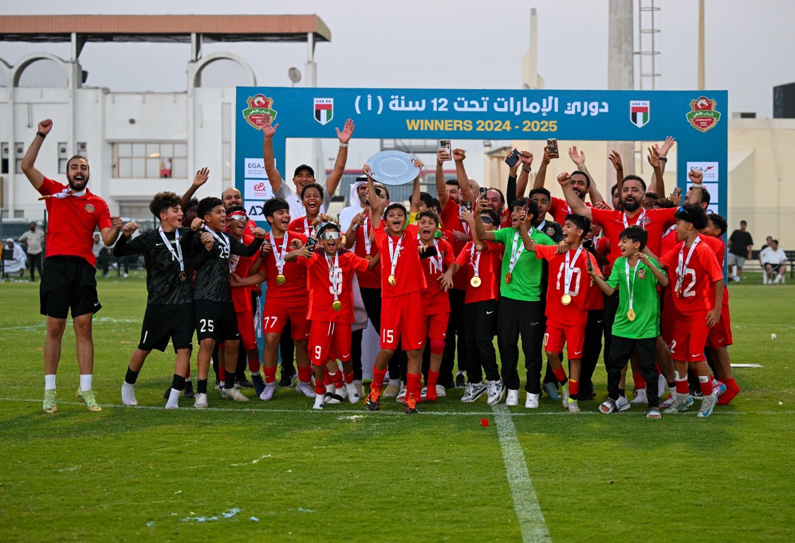 فريق شباب الأهلي يُتوج بطلًا لمسابقة دوري تحت 12 سنة (أ)