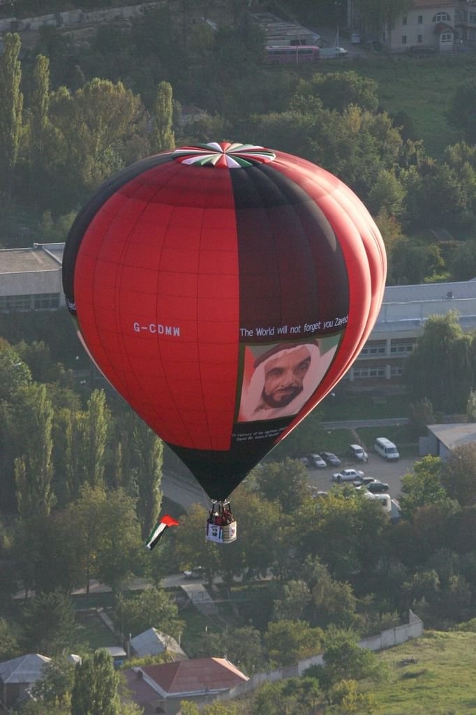 منطاد الإمارات يشارك في مهرجان الأخوة الروسي الثالث