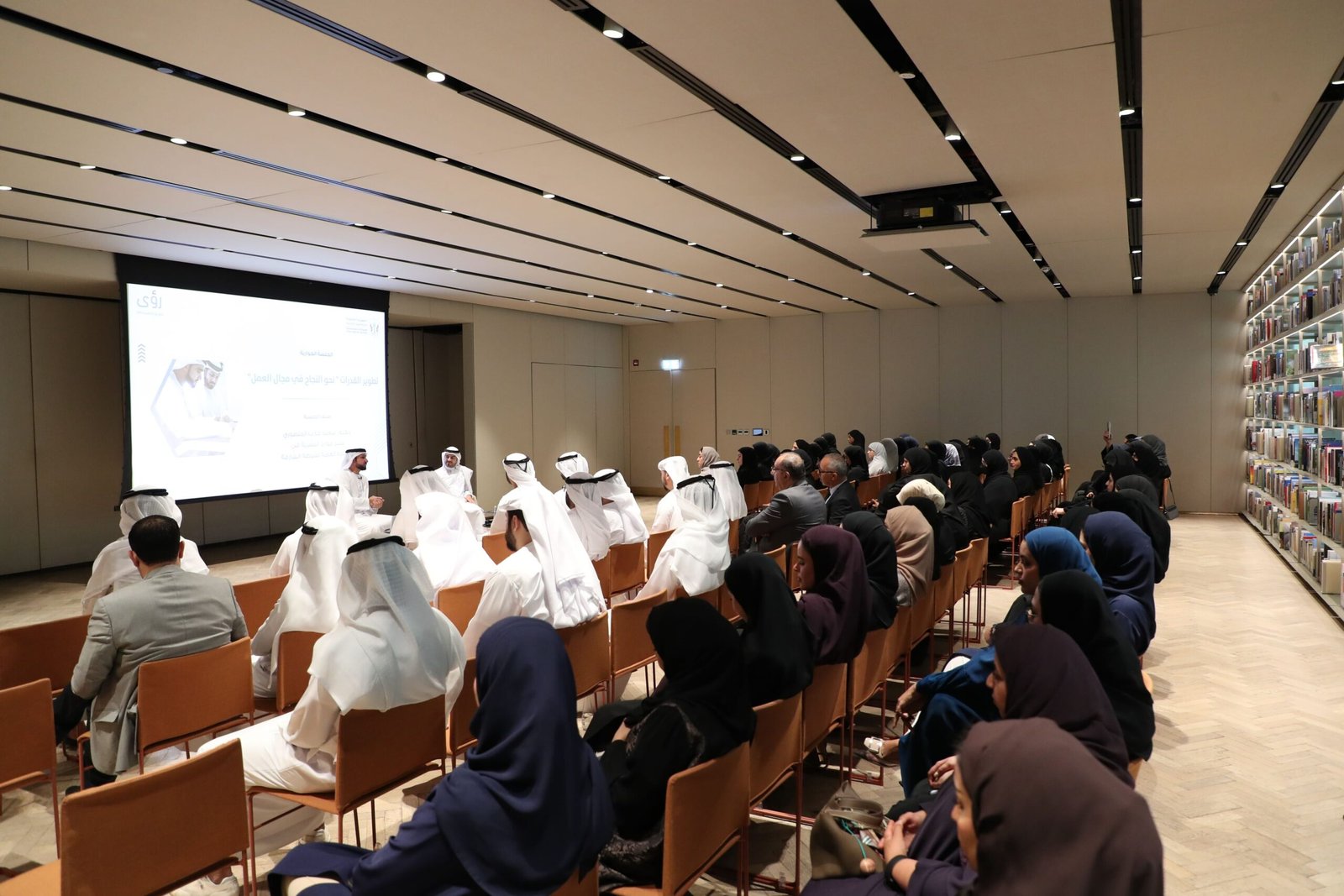 "موارد الشارقة" تنظم جلسة حوارية حول تطوير القدرات المهنية