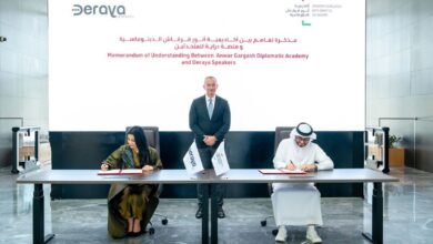 تعاون بين "أنور قرقاش الدبلوماسية" و"دراية للمتحدثين" في مجال التدريب الإعلامي