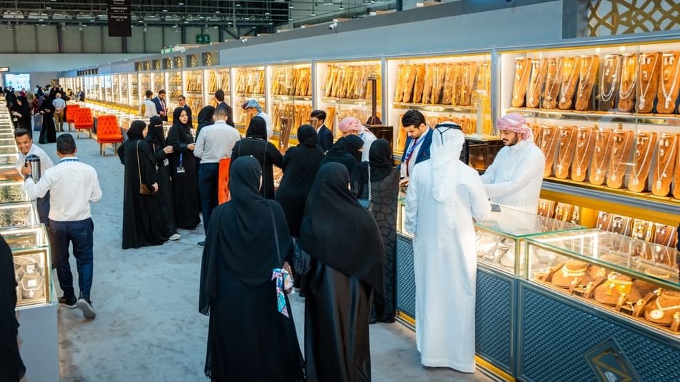 معرض الشرق الأوسط للساعات والمجوهرات يعرض قطعا فريدة من الذهب و الألماس